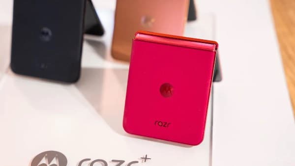 هاتف موتورولا القابل للطي بخصم 60% في السوق الأمريكية