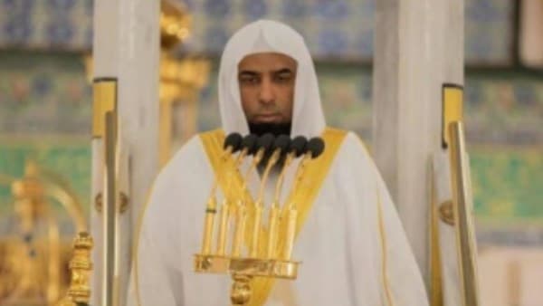 خطيب المسجد النبوي يدعو لحفظ الأمن ووحدة الأوطان